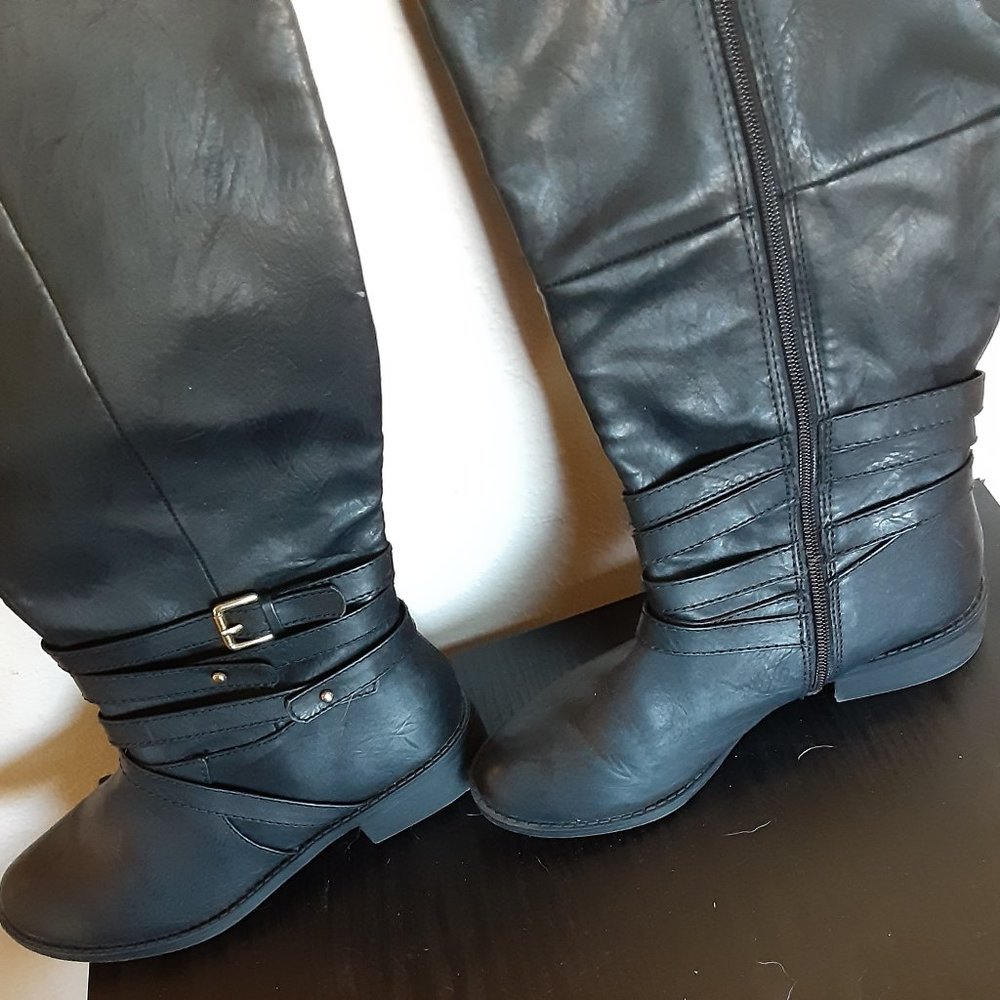 Wide leg boots